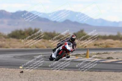 media/Nov-16-2025-Race Pace (Sun) [[8c5fa54630]]/Non Verified Riders (1st 20 Minutes)/5-Turn 15 (110pm)/